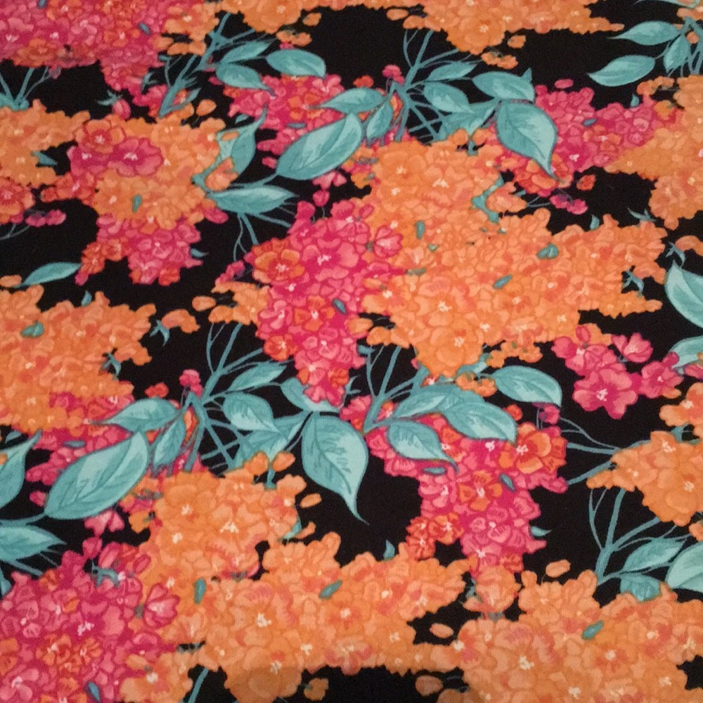 LulaRoe Randy T - Picture 2 of 2